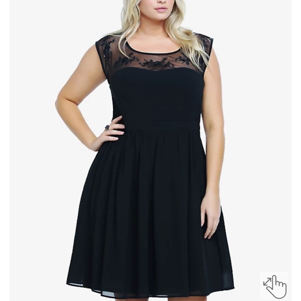 Floral Embroidered Mesh Illusion Dress size 18